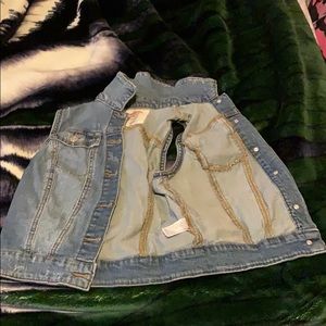 Jean jacket sleeveless with buttons